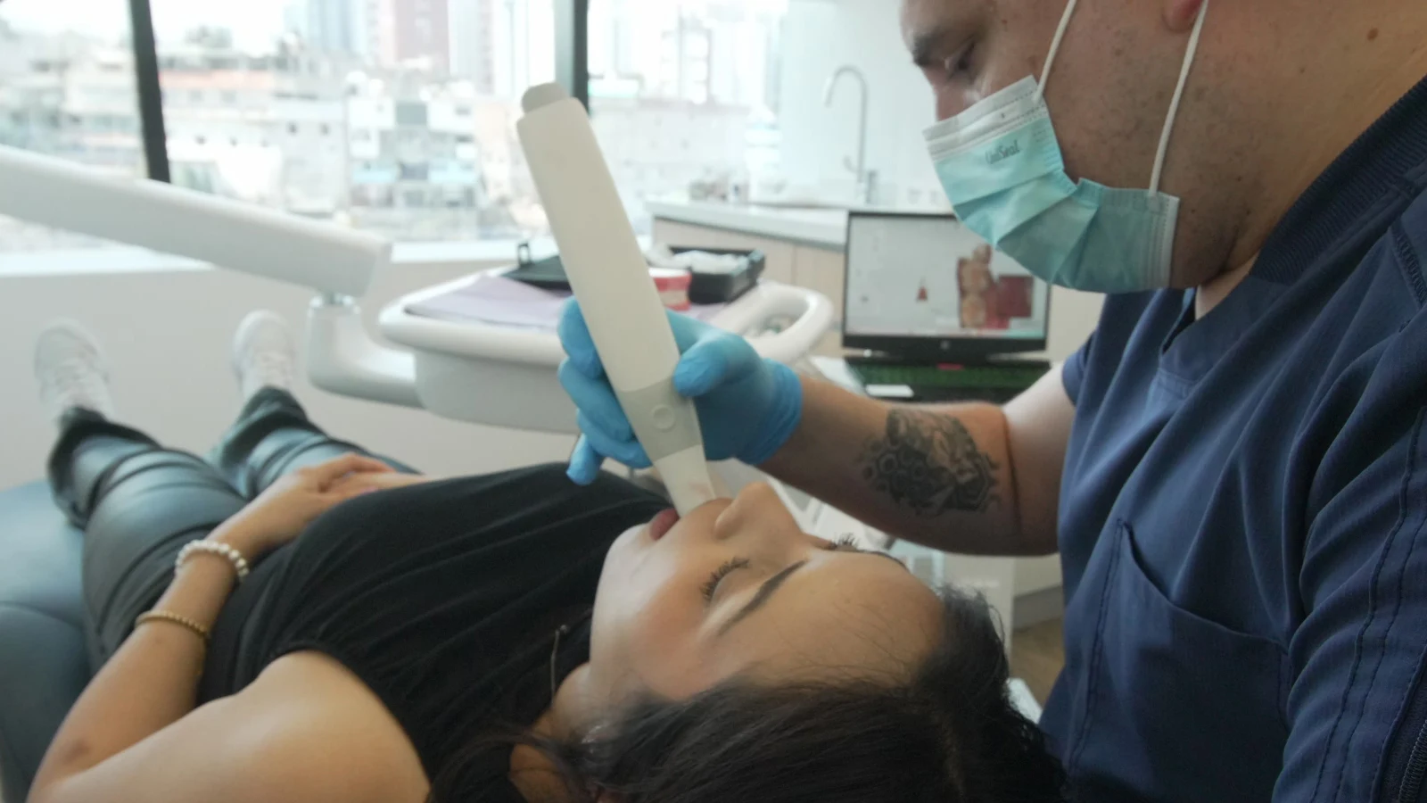 Esc&aacute;ner intraoral vs impresiones tradicionales: precisi&oacute;n,  comodidad y tiempos